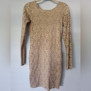 Janice (Gold Dress)